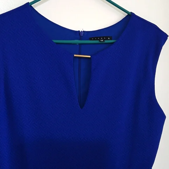 Dress - Picture 4 of 4